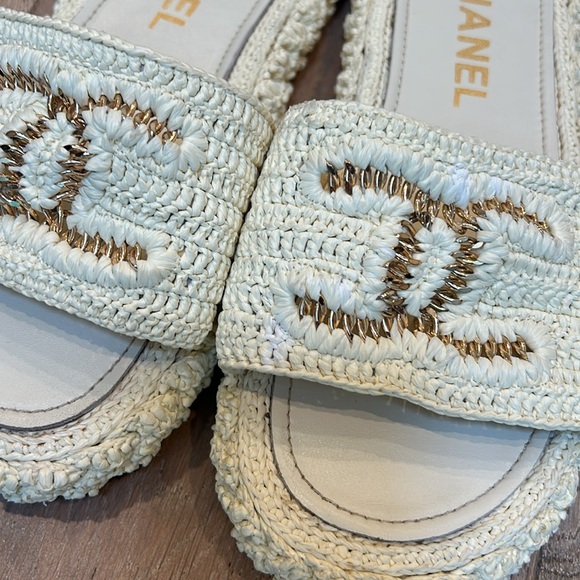 Chanel Rafia Slides - Picture 2 of 8
